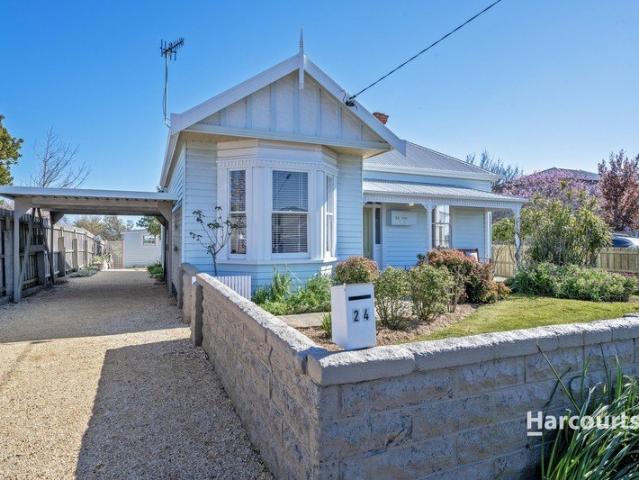 Federation Charm, Cottage Gardens & Sweeping Coastal Views