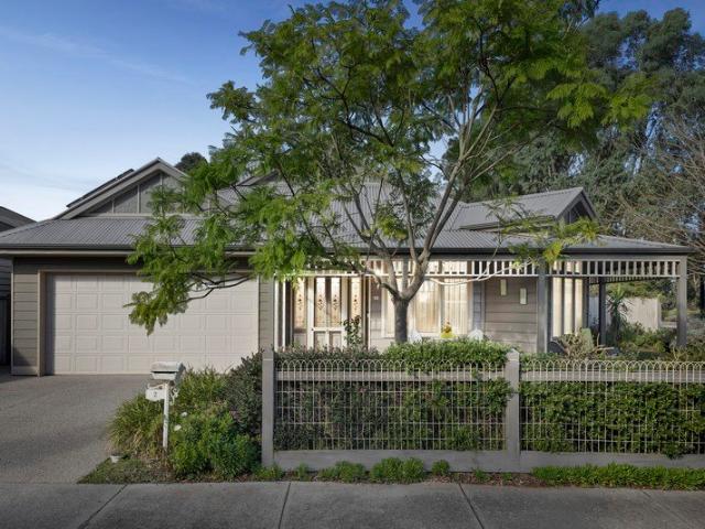 Federation Charm, Golf Course Views & Family Living on 800m²