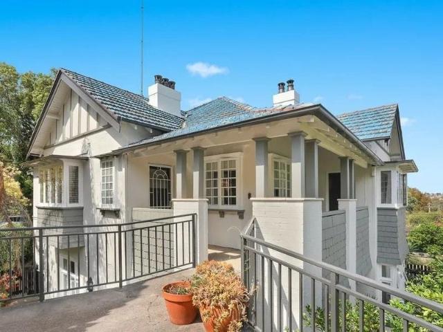 Federation charm in a peaceful Cremorne setting