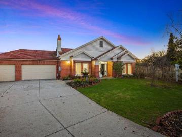 Federation Elegance, 1127m2 land, triple garage, shed, & inground pool