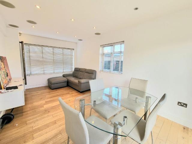Federal Road, Perivale, Greenford 3 bed detached house to rent £3,000 pcm £692 pw