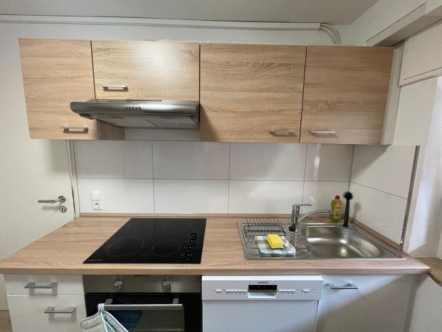 Feel good apartment with smart TV, self check in and carport, Karlsruhe Amsterdam Apartments for Rent