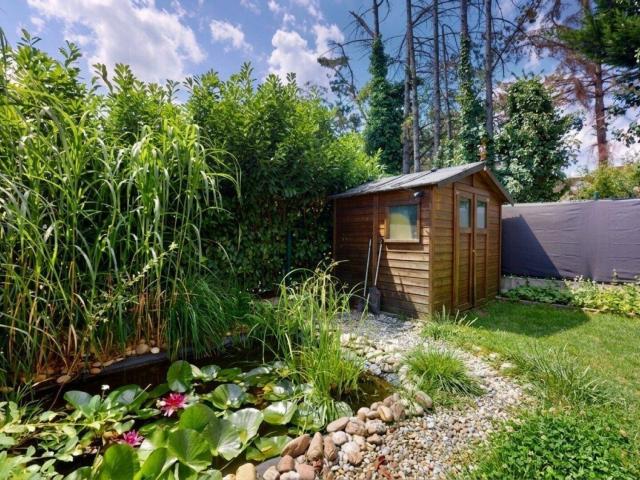 Feierabend im eigenen Garten: Moderne 3 Zimmer Wohnung mit Pool & Süd Terrasse