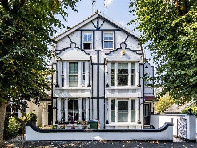 Feltham Avenue, East Molesey KT8, Studio to rent, £1,195 pcm | PrimeLocation
