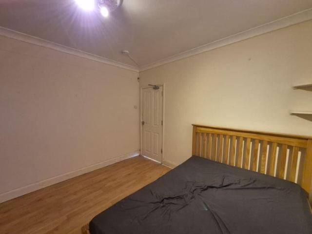 Feltham, Feltham TW13 1 bed house of multiple occupation to rent £758 pcm £175 pw