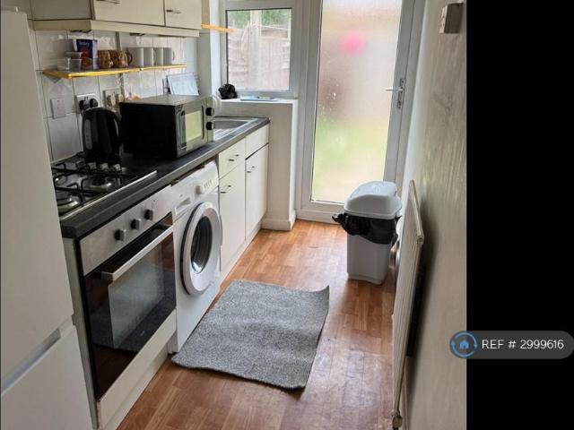 Feltham, Feltham, TW13 2 bed end of terrace house to rent £1,700 pcm £392 pw
