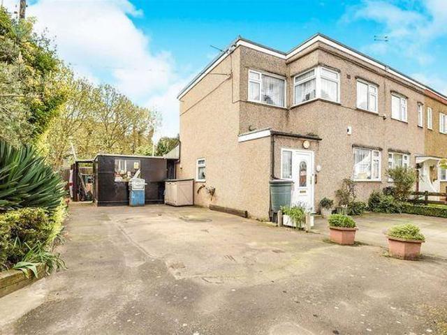 Fernside Avenue Feltham, TW13 3 bed semi detached house to rent £2,300 pcm £531 pw