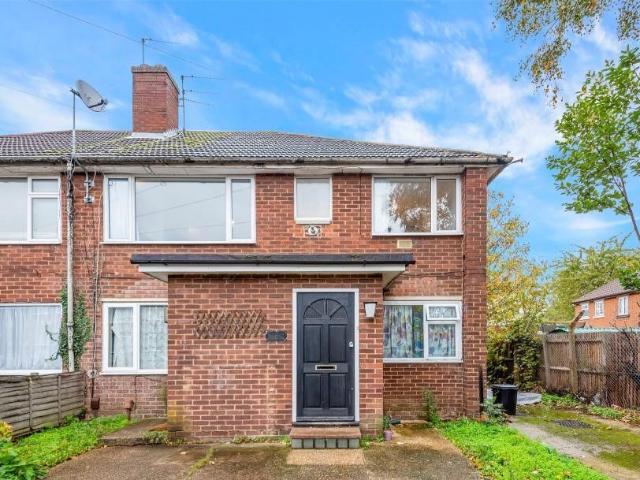 Feltham TW13, 2 bed maisonette to rent, £1,650 pcm | PrimeLocation