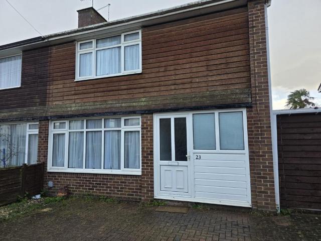 Feltham TW13 2 bed semi detached house to rent £2,050 pcm £473 pw