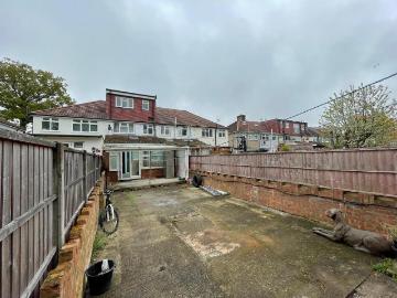 Feltham TW13 4 bed terraced house to rent £2,800 pcm £646 pw