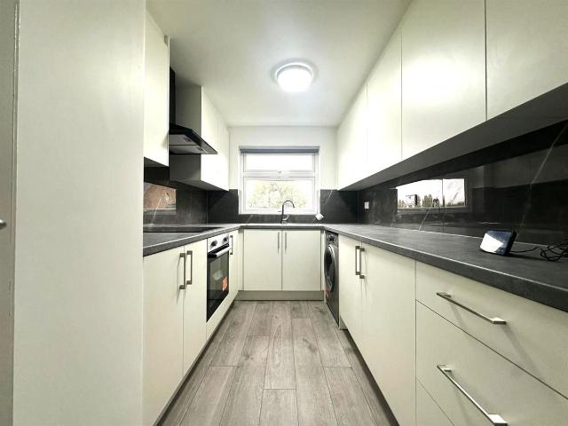 Felbridge Court, High Street, Harlington UB3, Studio to rent, £950 pcm | PrimeLocation