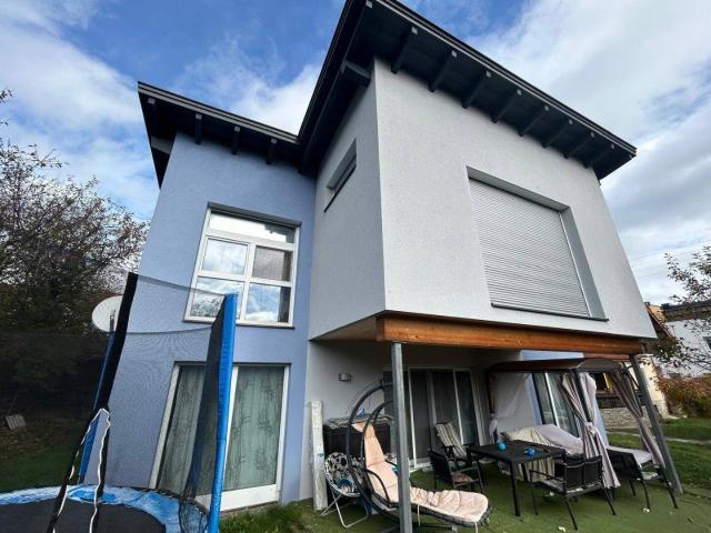 Feldkirchen Stadt BJ 2018 zwei Häuser 170 m² + saniertes 135 m² Haus mit mehreren Möglichkeiten mit Garten und Carport mit 1041 m² Grund– nähe neues medQuartier Ärztehaus, HAK & BH Feldkirchen