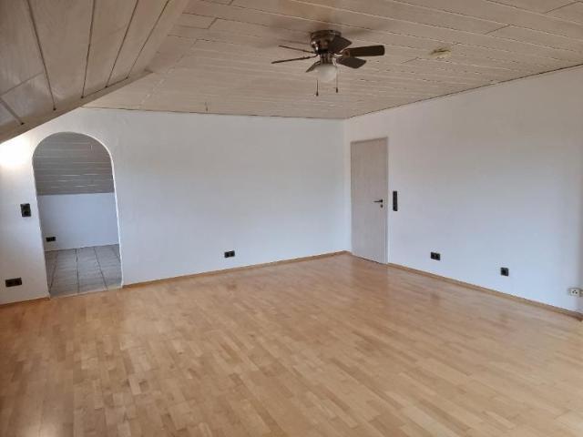 Feldrandlange mit traumhaftem Blick! 4 Zi. Whg. mit Balkon u. Garagenplatz in Freigericht