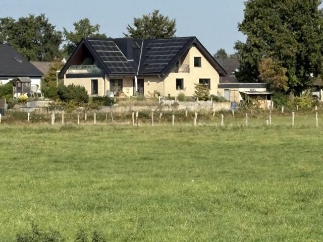 Feldrandtraum: Massives Einfamilienhaus 202 m² auf 969 m² Grundstück – kernsaniert