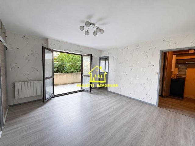 FELIX FAURE studio avec balcon et place de stationnement