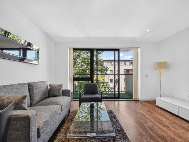 Felix Point, Epstein Square, E14 2 bed flat to rent £2,513 pcm £580 pw