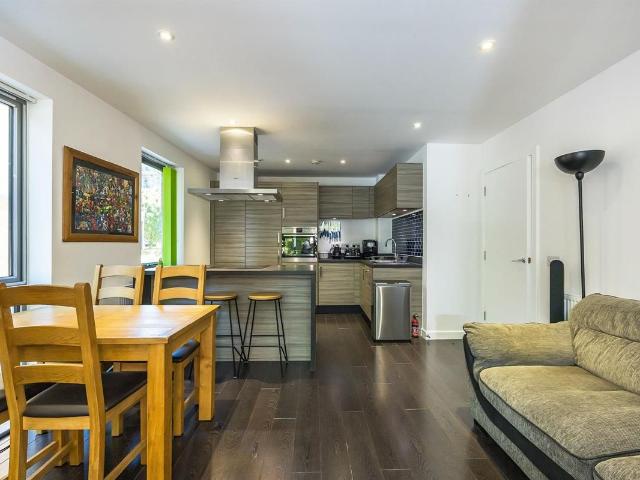 Felix Point, Poplar E14, 3 bed flat to rent, £3,000 pcm | PrimeLocation