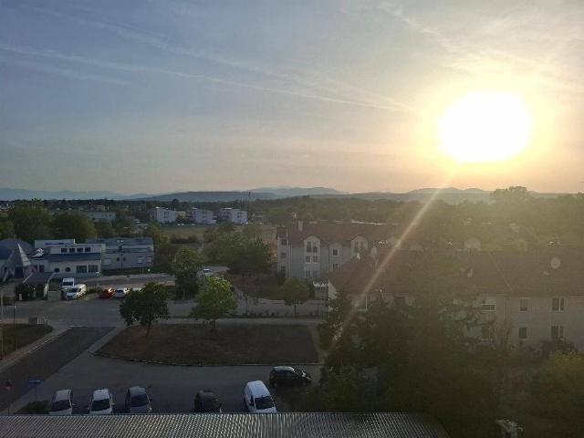 Felixdorf: Wunderschöne große Wohnung mit Loggia und Carport in toller Lage