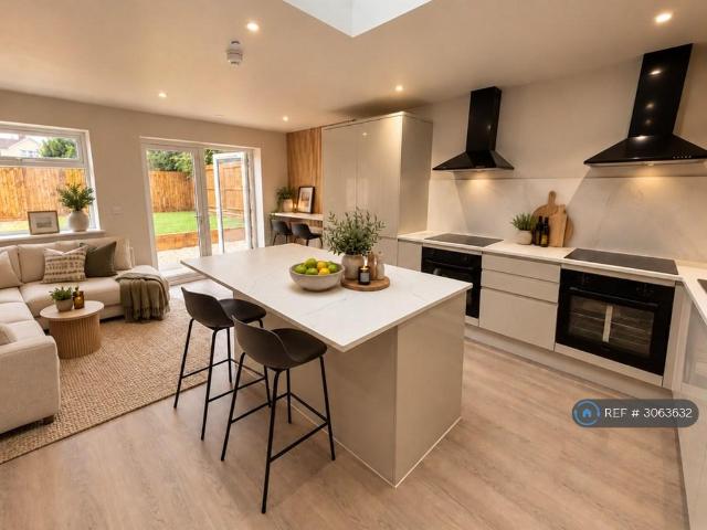 Felixstowe Road, Ipswich, IP3 1 bed in a house share to rent £850 pcm £196 pw