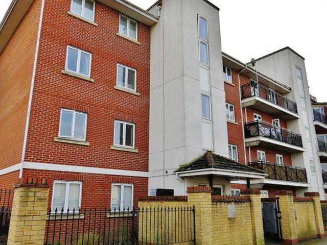 Felixstowe Road, SE2 London 2 bed flat to rent £1,900 pcm £438 pw