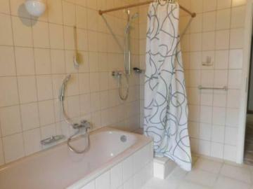 Fell a.d. Mosel seniorengerechte EG Wohnung 2 Zi Kü Bad und Terrasse