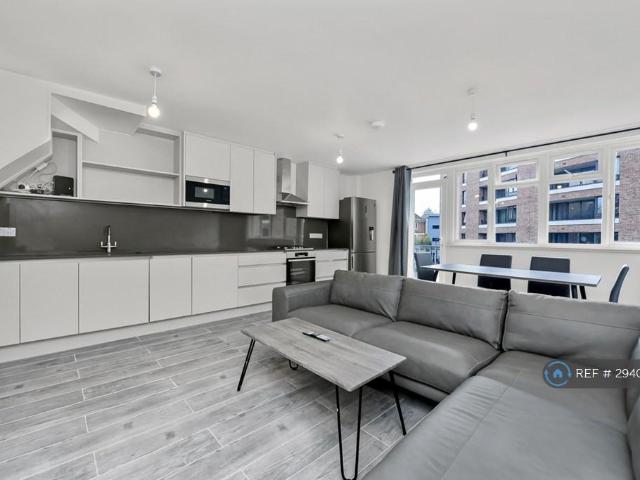 Fellows Court, London, E2 4 bed maisonette to rent £4,500 pcm £1,038 pw