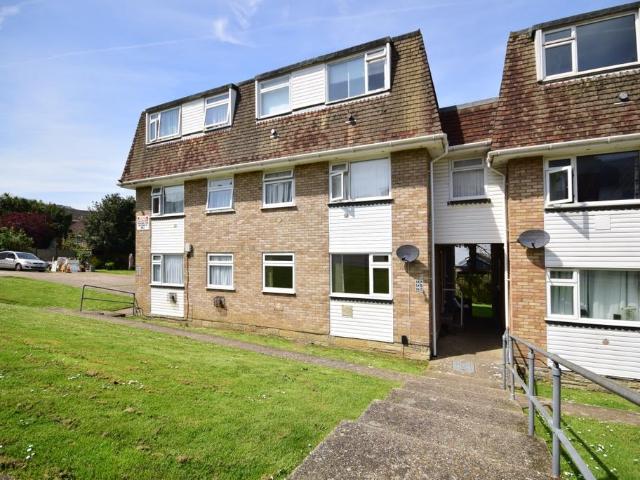 Fellows Road Cowes PO31 2 bed apartment to rent £900 pcm £208 pw
