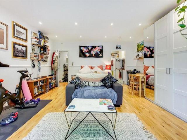 Fellows Road, Belsize Park, London, NW3 Studio to rent £3,000 pcm £692 pw
