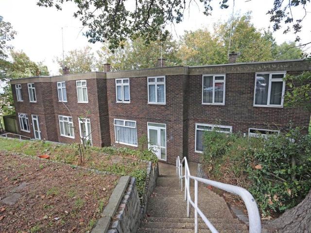 Felspar Close, Plumstead 3 bed terraced house to rent £2,050 pcm £473 pw