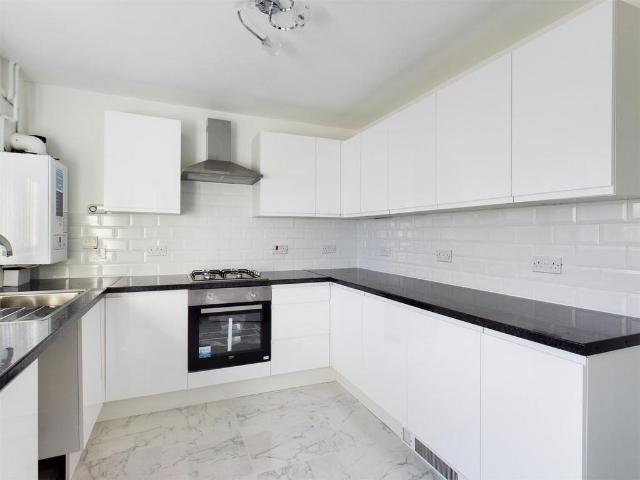Felstead Place, South Beach Estate. 3 bed semi detached house to rent £1,200 pcm £277 pw