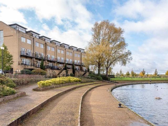 Felsted, Milton Keynes MK7 4 bed townhouse to rent £2,400 pcm £554 pw