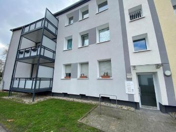 Fertig renoviert! Schöne 3,5 Zimmer Wohnung mit Balkon