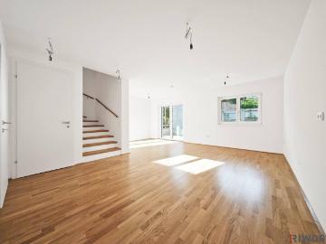 Fertiggestellt & bezugsbereit | 5 Zimmer Neubau Reihenhaus mit ca. 50m² Eigengarten | Hofruhelage | Luftwärmepumpe
