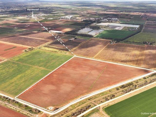 FERTILE SOILS WITH IRRIGATION/ PUMPING STATION