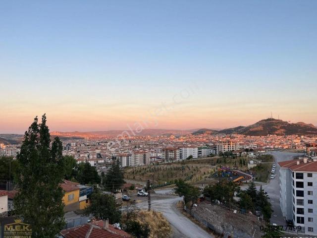 Ferudun Çelik'de _140m2_manzaralı Çift Balkonlu 3+1