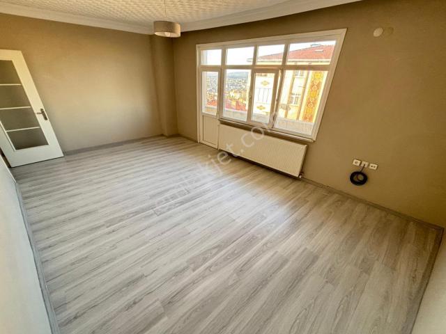 Ferah Mahallesi Merkezde 3+1 Geniş Çift Balkonlu Kiralık Daire