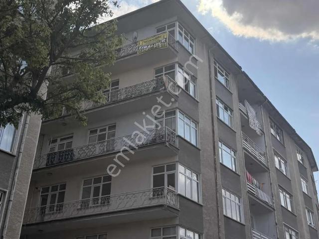 Ferhuniye Mah. Sultanşah Caddesinde 3+1 Geniş Daire