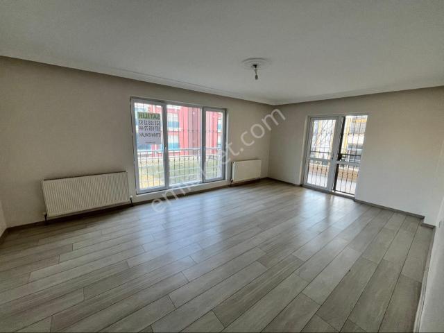 Feridunçelik Mahallesinde 3+1 Giriş Kat Daire