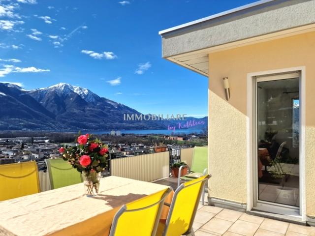 Ferienwohnung mit fantastischem Weitblick, Kamin, Garten und Garage