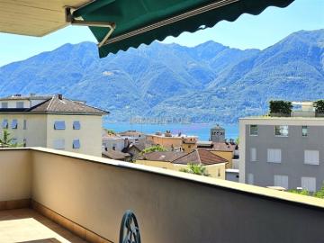 Ferienwohnung mit Seesicht vom Balkon, Kamin und Fussweg zum Bahnhof
