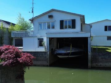 Ferienhaus mit Bootsgarage