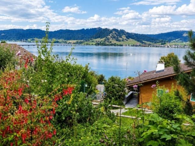 FERIENHAUS MIT SENSATIONELLER SEE UND BERGSICHT