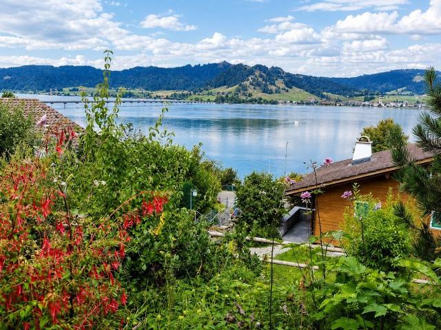 FERIENHAUS MIT SENSATIONELLER SEE UND BERGSICHT