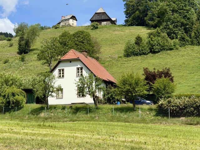 Ferienhaus in idyllischer Ruhelage mit Sanierungsbedarf!