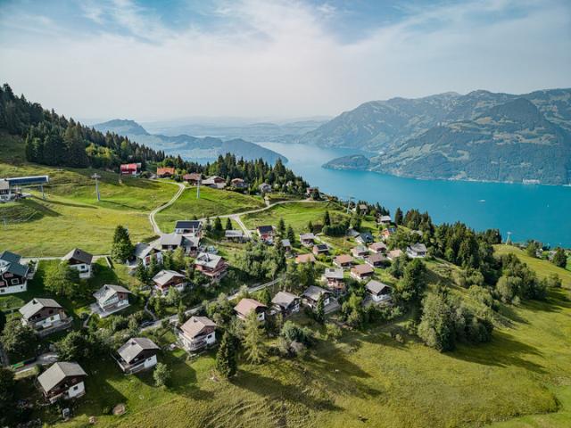FERIENIDYLLE HOCH ÜBER DEM VIERWALDSTÄTTERSEE