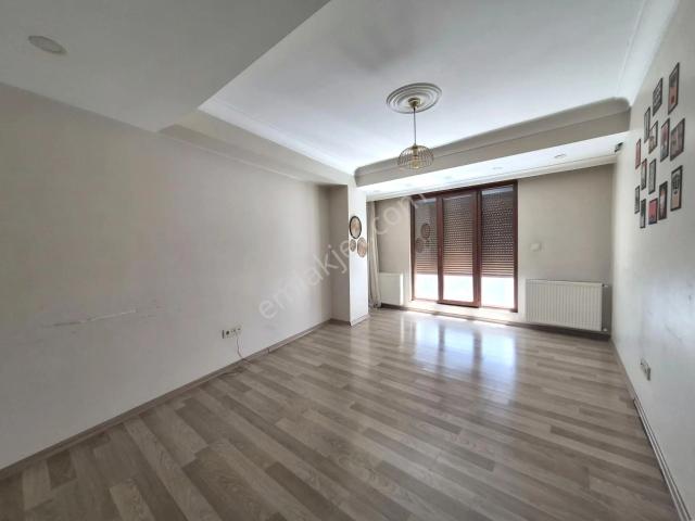 Feriköy Paşa Mahallesi Genç Binada 2+1 70 M2 3.kat Asansörlü Kombili Kapalı Otoparklı Ferah Daire