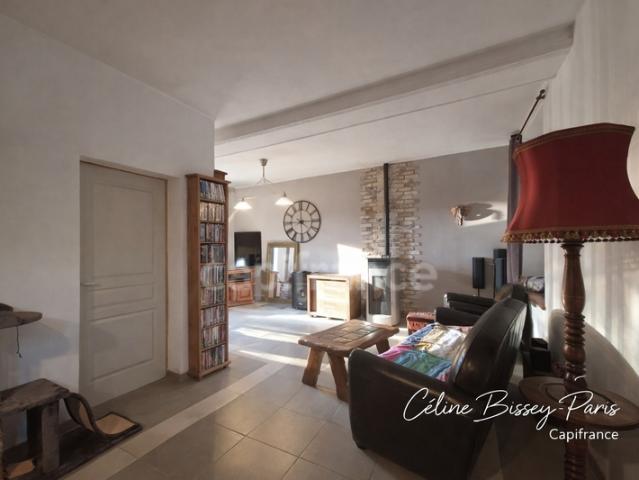 Ferme 4 pièces VILLECHETIVE 89, Plein pied, 2 chambres, cour, jardin, nombreuses dépendances, garage 2 voitures, Comble aménageable