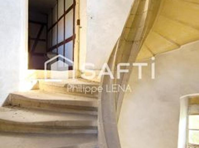 Ferme 50 pièces 1500 m²