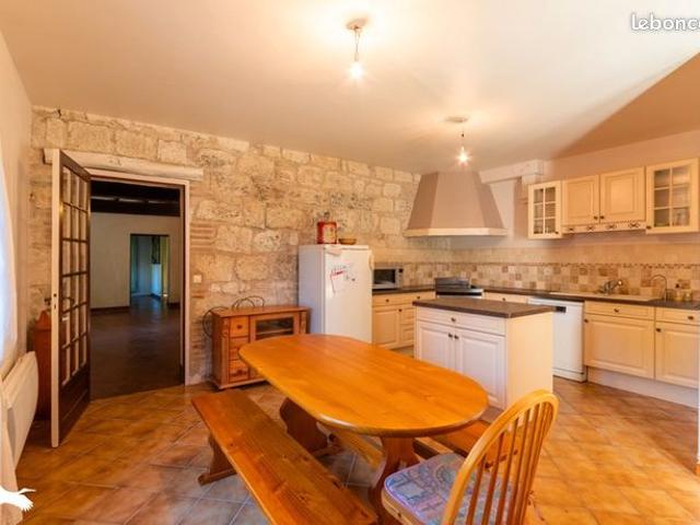 Maison 5 pièces 230 m²