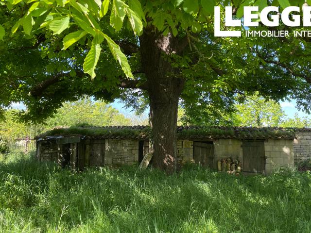 Charmante ferme avec jardin, dépendances et cadre champêtre, offrant un excellent potentiel de rénovation